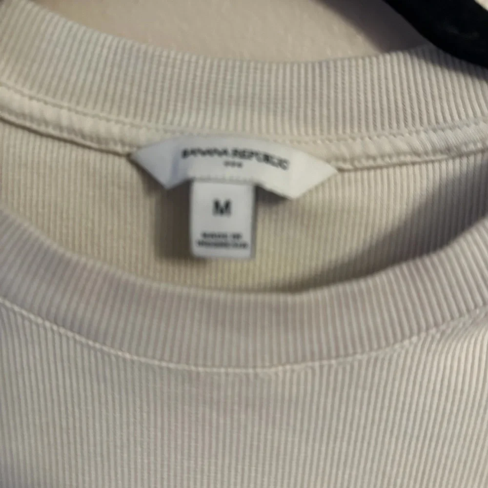 Banana Republic Men's Short Sleeve Cream Tee